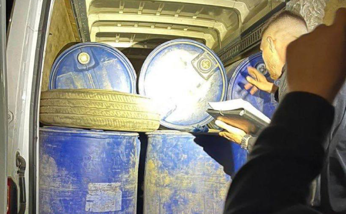 Перевозив чотири тисячі літрів спирту: уманські поліціянти затримали водія