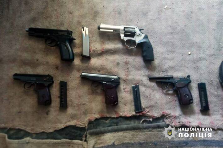 На Золотоніщині правоохоронці вилучили в чоловіка зброю та боєприпаси