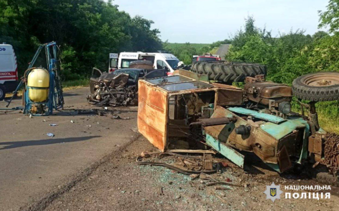 Правоохоронці встановлюють обставини ДТП на Уманщині між легковиком і трактором