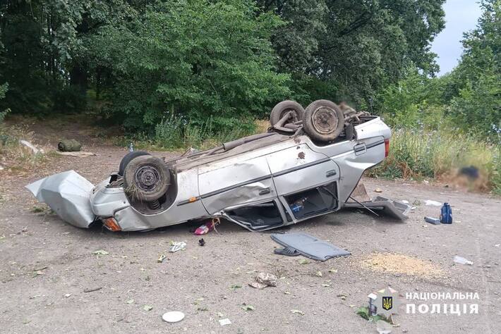 Слідчі встановлюють обставини ДТП, у якій загинув водій та травмувався пасажир