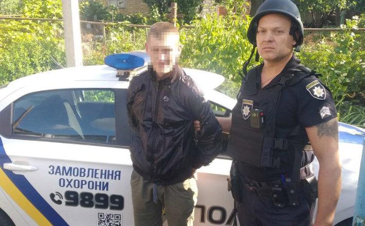 Один зі співучасників ховався в шафі: у Каневі поліціянти затримали злодіїв