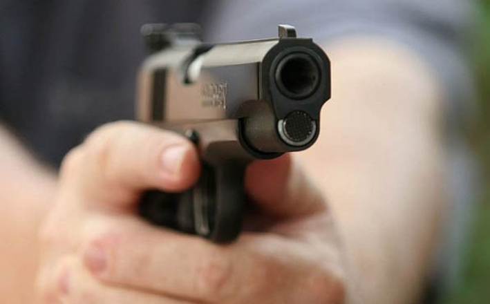 Дістав пістолет і почав стріляти в чоловіків: за хуліганство засудили черкащанина