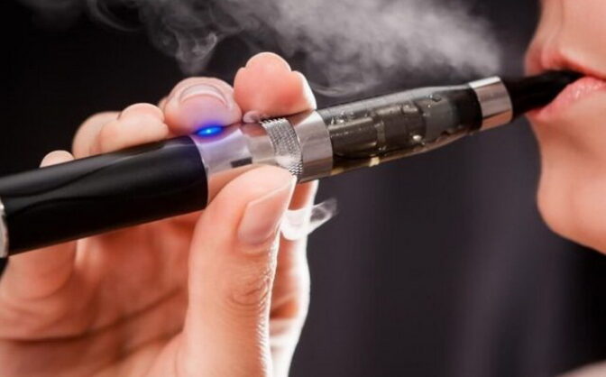 Від завтра в Україні заборонять рекламу та виготовлення електронних сигарет