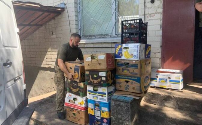 Черкаські підприємці для військових передали автівку, а для цивільних — овочі та фрукти (ФОТО, ВІДЕО)