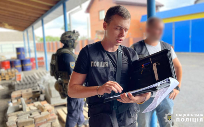 На Черкащині місцевий чиновник, який був нетверезий, напав на працівника поліції (ВІДЕО)