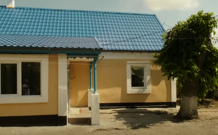 У межах програми “Пліч-о-пліч” черкаський підприємець допомагає відновлювати будинки на Херсонщині (ВІДЕО)*