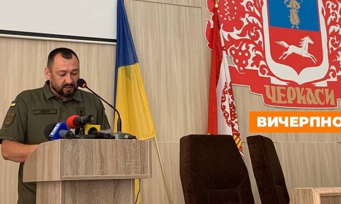 Батир просить виключити з партії “ЄС” двох депутатів ЧМР. Ті кажуть, що він хоче в крісло керівника департаменту