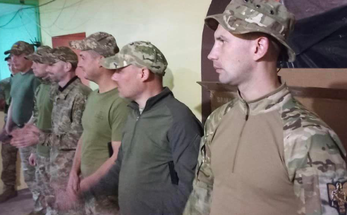 Черкащан, які виконують бойові завдання на фронті, відзначили нагородами
