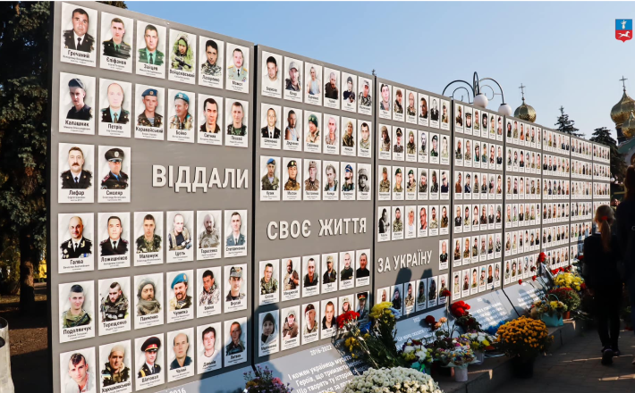 У Черкасах встановили стелу з іменами полеглих воїнів (ФОТО)