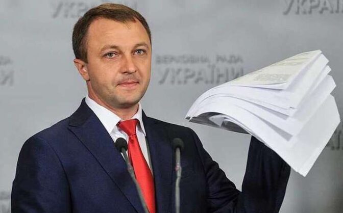 В українських школах на перерві учні та вчителі мають спілкуватися державною мовою