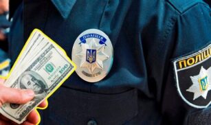 Чотирьом черкащанам повідомили про підозру за пропозицію хабаря працівникам поліції