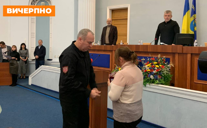 Родинам загиблих захисників на сесії облради вручили відзнаки (ФОТО)