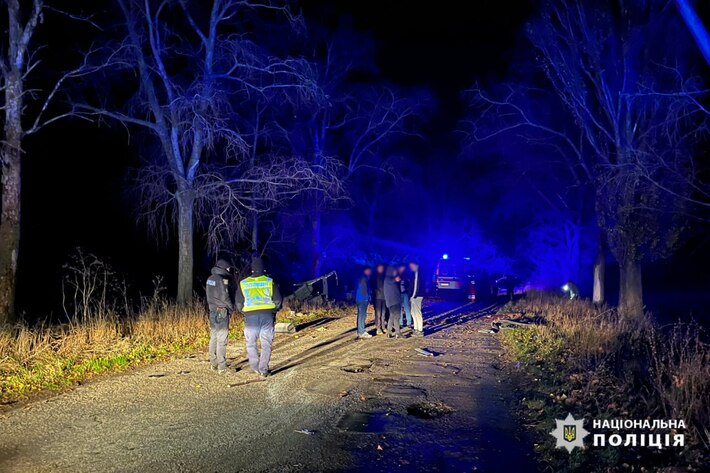 Авто врізалося в дерево: на Уманщині трапилася смертельна ДТП (ФОТО)