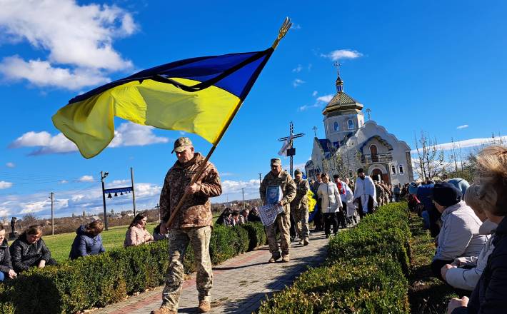“Очікував на народження дитини”: у Корсуні попрощалися із полеглим воїном