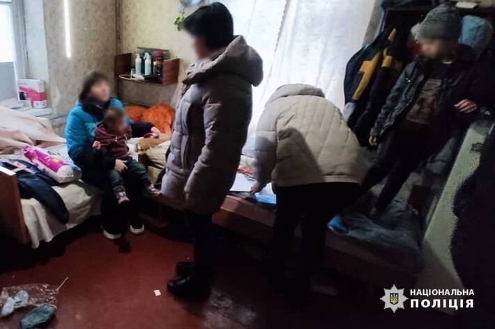 На Звенигородщині мати залишила трьох неповнолітніх дітей й пропала з дому на два дні