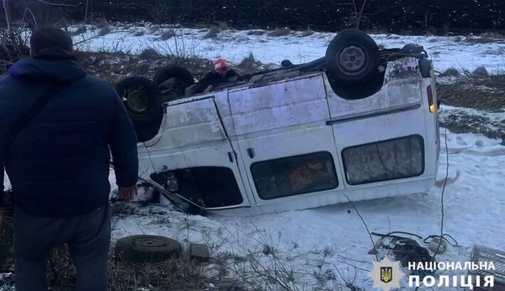 Автівки перевернулися: під час ДТП на Черкащині загинув чоловік, ще троє — госпіталізовані (ФОТО)