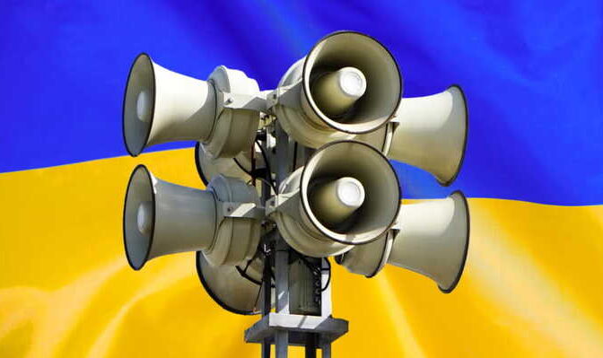 В Умані правоохоронці через гучномовці повідомляють про повітряну небезпеку (ВІДЕО)
