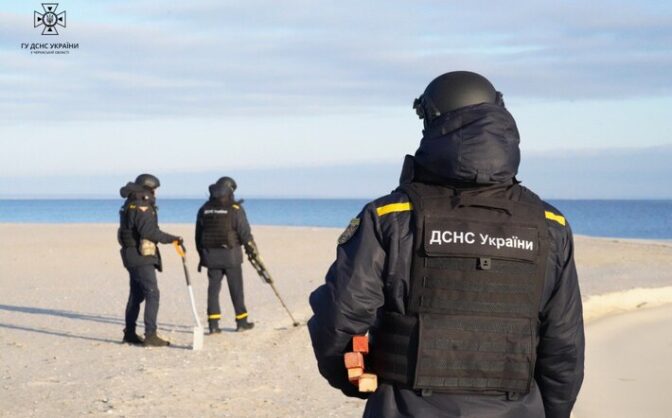 Черкаські водолази-сапери обстежили прибережжя Дніпра