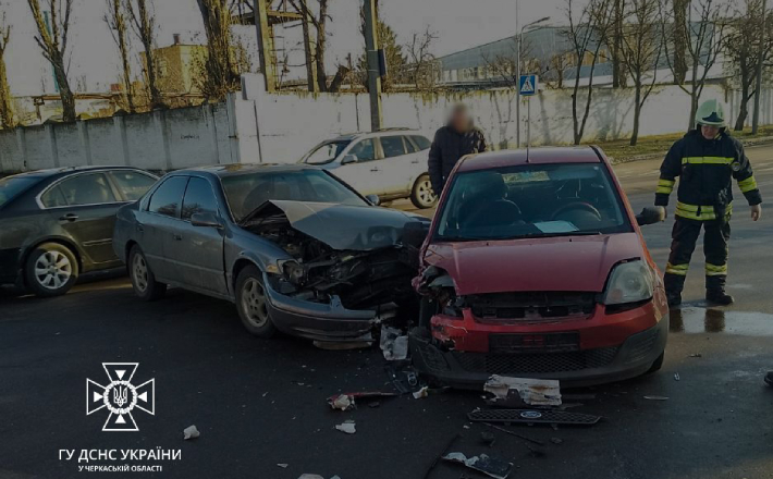 У Черкасах зіштовхнулися дві автівки