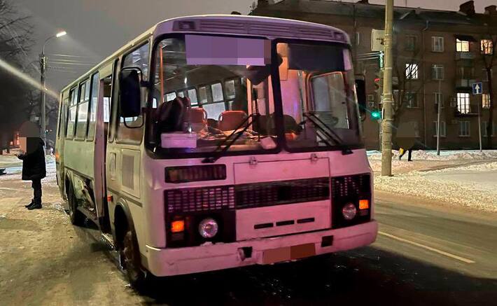 У Черкасах між автобусом та автівкою сталася ДТП (ФОТО)