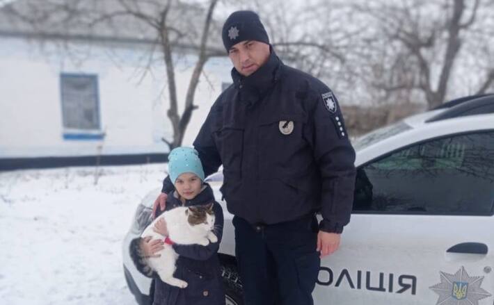 На Черкащині правоохоронець допоміг дитині врятувати домашнього улюбленця (ФОТО)