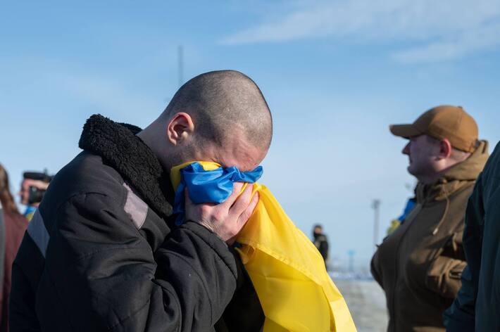 Із російського полону повернули 207 українських військовополонених (ФОТО)