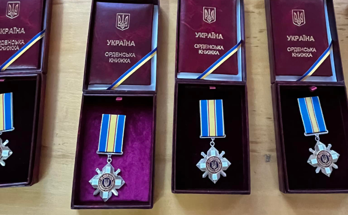12 сімей загиблих воїнів зі Звенигородщини отримали відзнаки