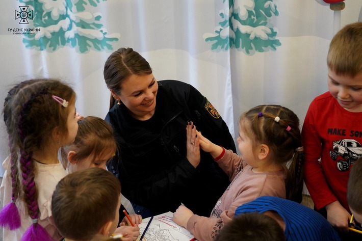 У Черкасах рятувальники зустрілися із дошкільнятами