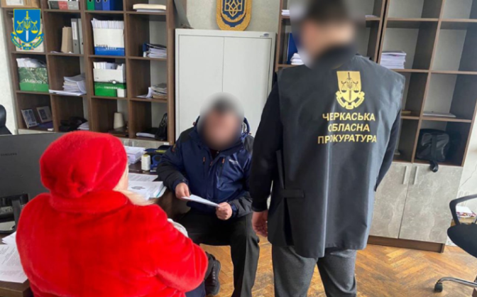 На Черкащині молодший інспектор намагався збути ув’язненим канабіс