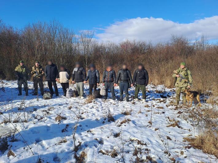 Дев’ятеро чоловіків намагалися незаконно перетнути кордон, серед них були черкащани (ВІДЕО)