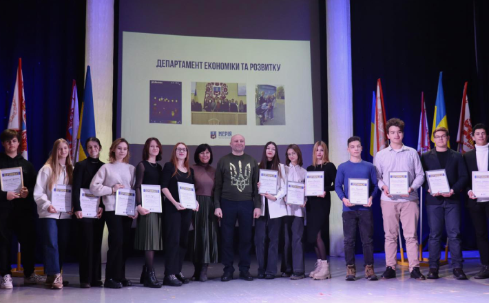 Черкаські школярі закінчили стажування у міській раді