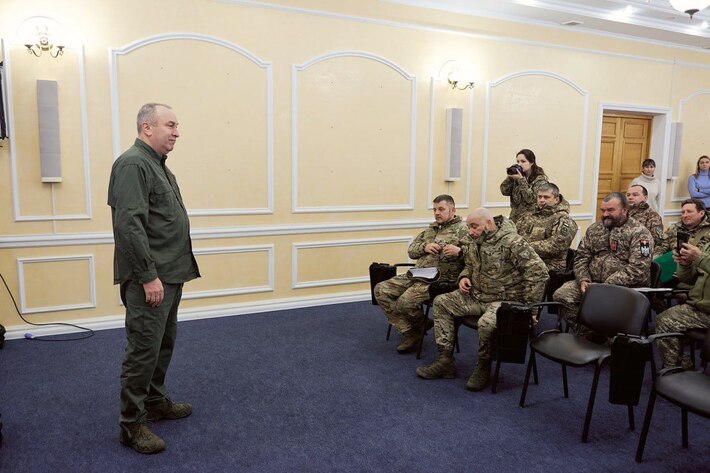 Майже 200 радіостанцій та багато іншого: захисникам передали підсилення від Черкащини (ФОТО)