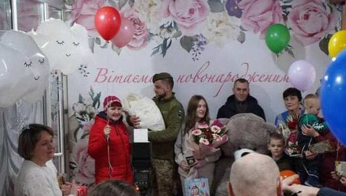 У Черкасах військові зустріли з пологового сина свого загиблого побратима (ФОТО)
