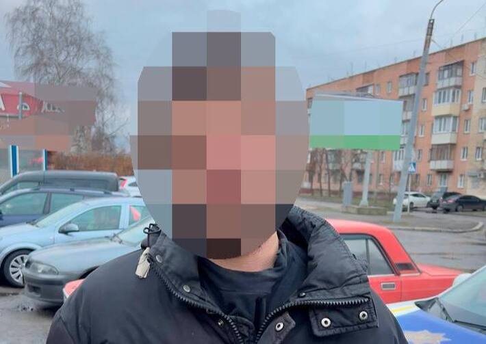 Черкаські патрульні виявили чоловіка, який перебував у розшуці за кількома статтями