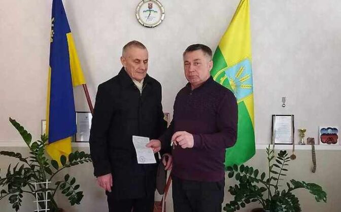 Жителю Ватутіного вручили ордер на отримання квартири