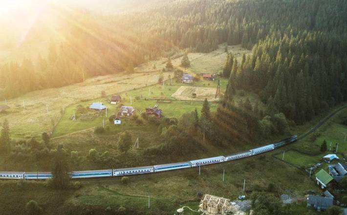 Незабаром Черкащиною курсуватиме додатковий потяг у Ворохту