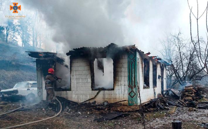 Зазнав опіків обличчя: на Черкащині в пожежі травмувався чоловік