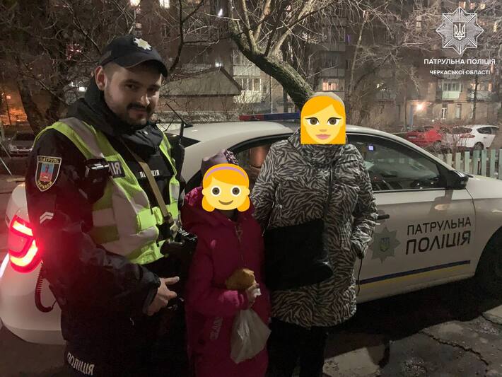 Не орієнтувалася в місцевості: черкаські правоохоронці повернули додому загублену дитину