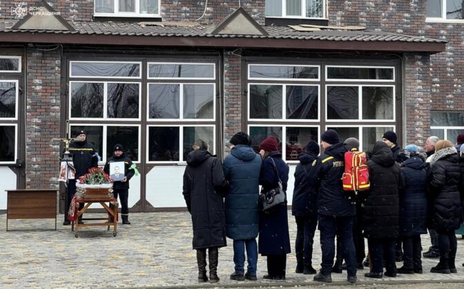 Назавжди 40: сьогодні в Звенигородці попрощалися з рятувальником, який загинув унаслідок ДТП (ФОТО)