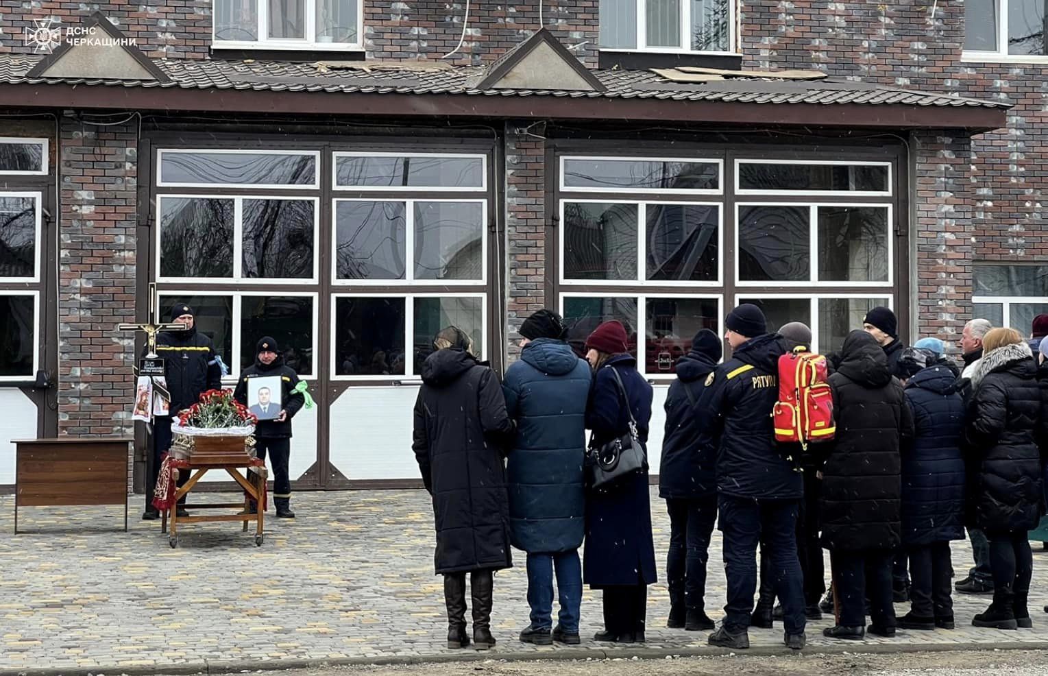 Назавжди 40: сьогодні в Звенигородці попрощалися з рятувальником, який загинув унаслідок ДТП (ФОТО)