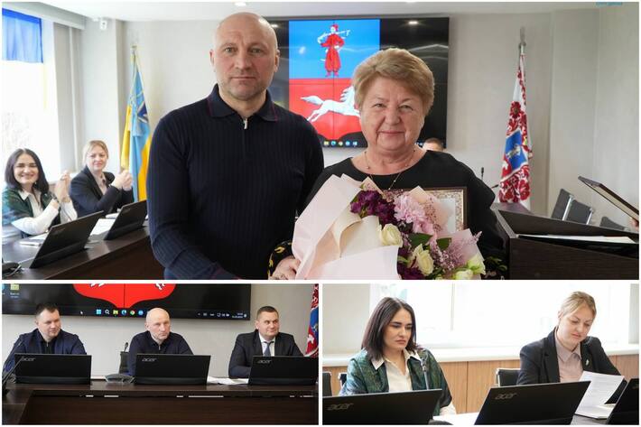 Директорці однієї з черкаських шкіл вручили грамоту
