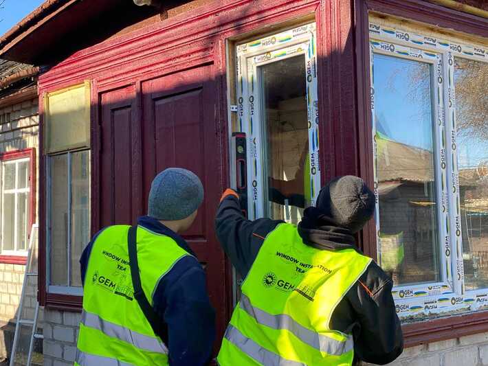 У Смілі замінили майже 600 вікон у будинках, які постраждали внаслідок ракетного удару рф торік