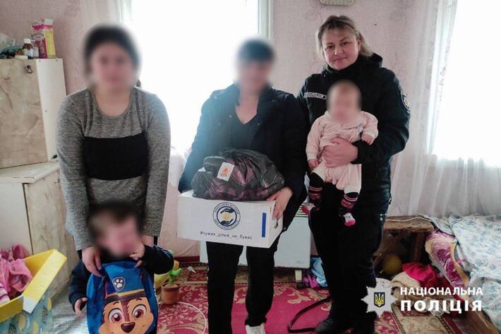 Чужих дітей не буває: черкаські правоохоронці передали допомогу сім’ям з дітьми на Чернігівщині