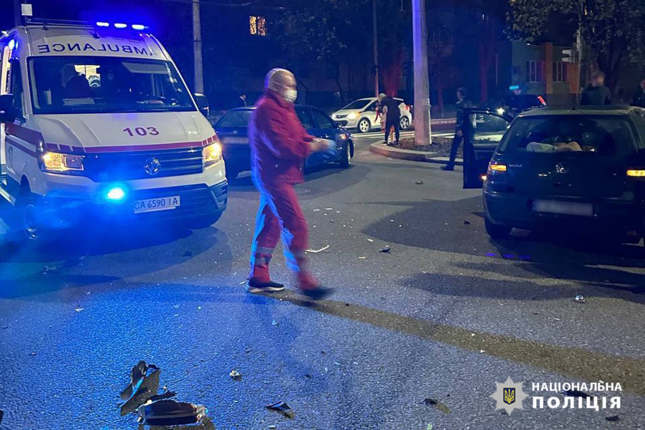 Унаслідок ДТП у Черкасах постраждала 17-річна мотоциклістка (ФОТО)