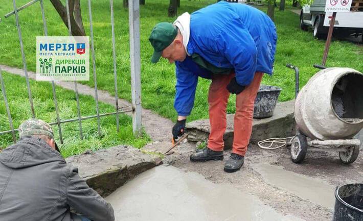 Крок до безбар’єрності: в черкаському парку Хіміків облаштували пандус