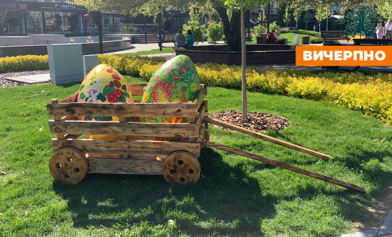 У центрі Черкас створили великодню інсталяцію (ФОТО, ВІДЕО)