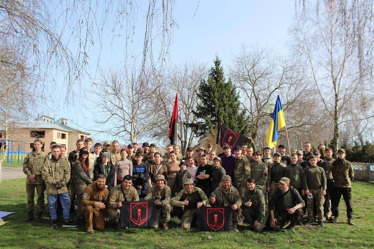 Для черкаської молоді провели патріотичний вишкіл (ФОТО)
