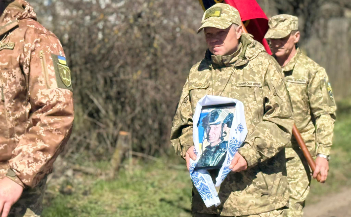 Поповнив небесне воїнство: Городищенська громада провела в останню путь воїна