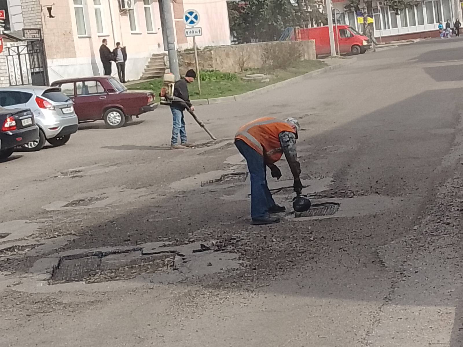 Аварійну ямковість почали ліквідовувати на дорогах міста Кам’янка
