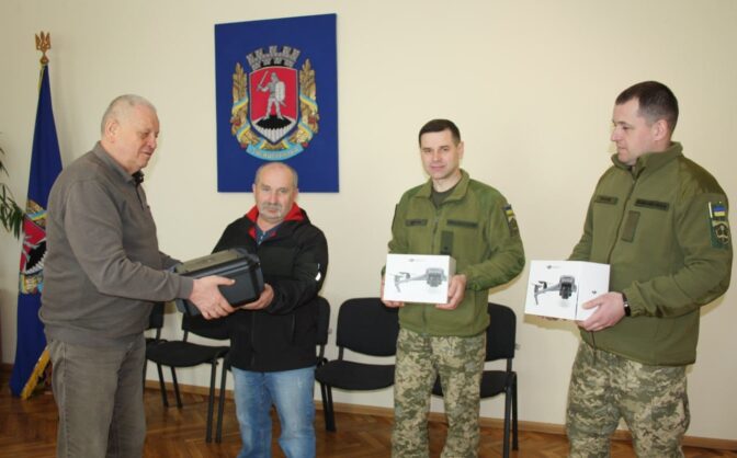 У Звенигородці коштом міського бюджету придбали “мавіки” для ЗСУ